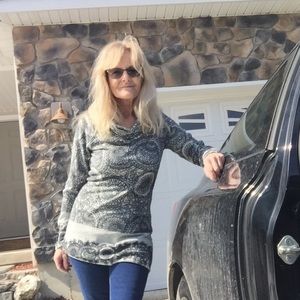 Meet your Posher, Thea